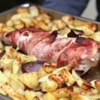 Filet mignon au lard fumé et pommes de terre au four
