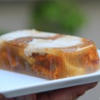 Terrine de volaille aux girolles