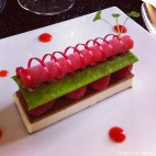 Symphonie fraises et pistaches - Chez Philippe Etchebest à L'Hostellerie de Plaisance - Saint Emilion