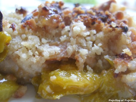 Crumble de prunes aux cacahuètes et au piment de Cayenne crumble de prunes aux cacahuètes et au piment de cayenne
