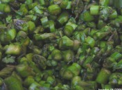Concassée d’asperges vertes crues aux noisettes