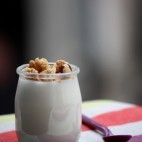 Yaourts au sirop d'agave et aux miettes de noisettes