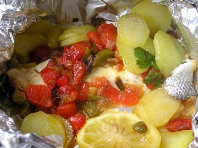 Papillotes de bar (loup) en habit de poivrons