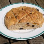 Pain cannelle raisins noisettes