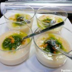 Velouté d’asperges blanches citronnées, pesto de persil façon Gontran Cherrier