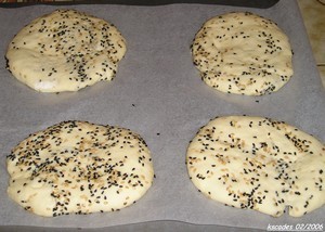 Les pains plats : Matlouh, Aiysh, Khoubiz, Barbari, Mankoush, Pitta, Mannaeesh Pain Matlouh