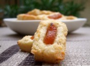 Financiers au gruyère Suisse, noisettes et abricots secs Financiers au gruyère Suisse, noisettes et abricots secs