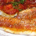 Filets de rougets aux tomates confites