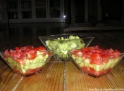 Millefeuilles de tomates, pommes et avocats Millefeuilles de tomates, pommes et avocats