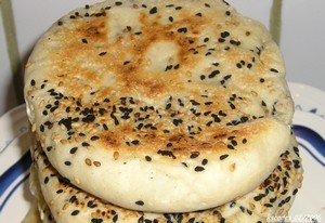 Les pains plats : Matlouh, Aiysh, Khoubiz, Barbari, Mankoush, Pitta, Mannaeesh Pain Matlouh