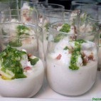 Verrine d’oeufs à la neige, espuma de gratin dauphinois, chips de lard fumé