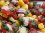 Salsa à l'avocat, aux tomates et au cumin Salsa à l’avocat, aux tomates, maïs et cumin