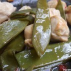 Poulet épicé aux pois gourmands