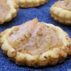 Petits feuilletés poires et fèves Tonka