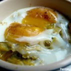 Oeufs cocotte à la fondue de poireaux