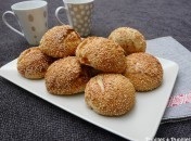 756183098bb2c98974a988afa4928c4b Petits pains au sésame et aux abricots secs