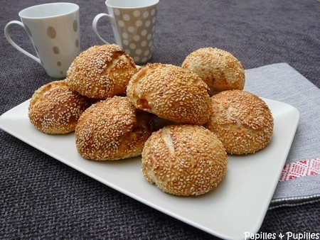 Petits pains au sésame et aux abricots secs