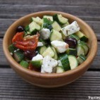Salade de courgettes, Feta, tomates confites et olives noires