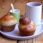 Briochettes au yaourt, à la purée de noisettes et aux zestes de cumbava