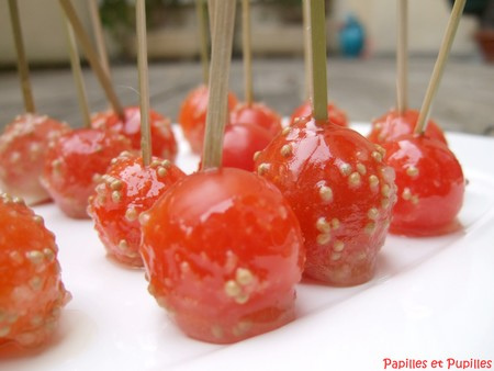 Sucettes de tomates au caramel et aux graines de moutarde ou tomates cerise damour sucettes de tomates au caramel