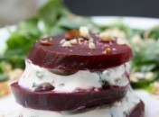 Millefeuille de betterave au fromage de chèvre et à la ciboulette