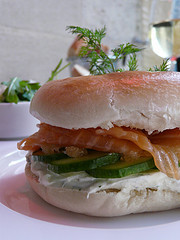 Bagel de saumon fumé au Saint Moret