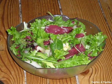 Image Papilles et Pupilles - Salade de poires et avocat au magret fumé
