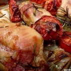 Poulet au vinaigre de Xérès, tomates et romarin