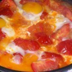 Tomates aux oeufs