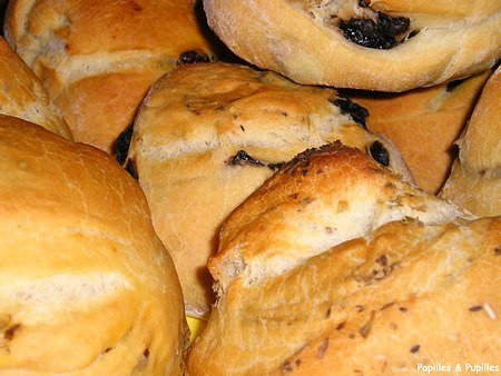 Image Papilles et Pupilles - Petits pains aux tomates, olives et origan