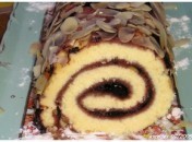 Gâteau roulé à la confiture de cerises noires Gâteau roulé à la confiture de cerises noires
