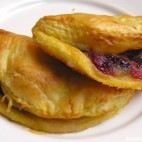 Petits chaussons aux pommes et aux airelles