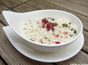 Riz aux pistaches et aux pétales de roses Riz aux pistaches et aux pétales de roses