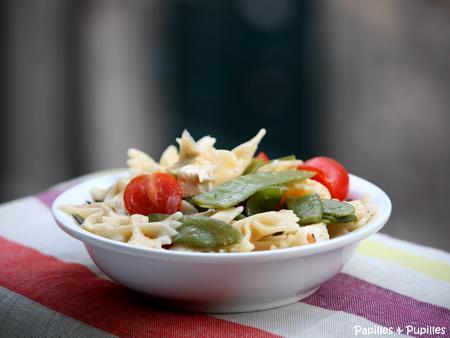 Salade de pâtes aux pois gourmands, tomates artichauts et feta