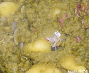 Purée de pois cassés et pommes de terre au lard