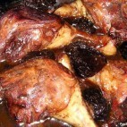 Cuisses de canard aux pruneaux