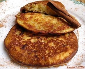 Pancakes aux pommes râpées et à la cannelle