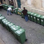 Distribution des poubelles vertes à Bordeaux