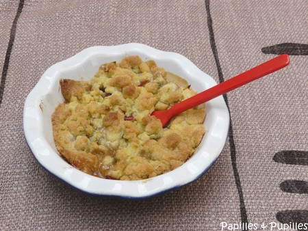 Crumble aux pistaches et aux nectarines