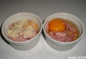 Oeuf cocotte au jambon sur lit de pissenlits
