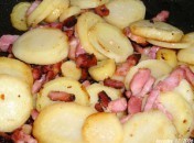 c516e0ea37d3bf2310ca3b753476cd27 Poêlée de persil racine et lardons fumés