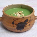 Velouté de brocolis à la purée de noisettes