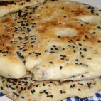 Les pains plats : Matlouh, Aiysh, Khoubiz, Barbari, Mankoush, Pitta, Mannaeesh