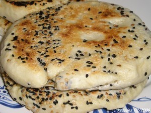 Les pains plats : Matlouh, Aiysh, Khoubiz, Barbari, Mankoush, Pitta, Mannaeesh Pain Matlouh