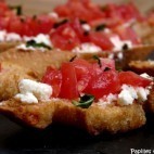 Tartines tomates Feta basilic : Crostini ou bruschetta