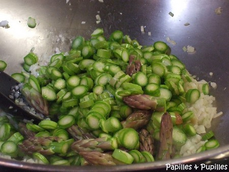 Wok de pates aux asperges vertes et au cabillaud