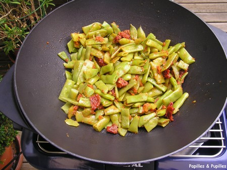 Image Papilles et Pupilles - Poêlée de haricots plats au caviar de tomates
