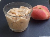 Glace à la pêche, au yaourt et à la mélasse de grenade