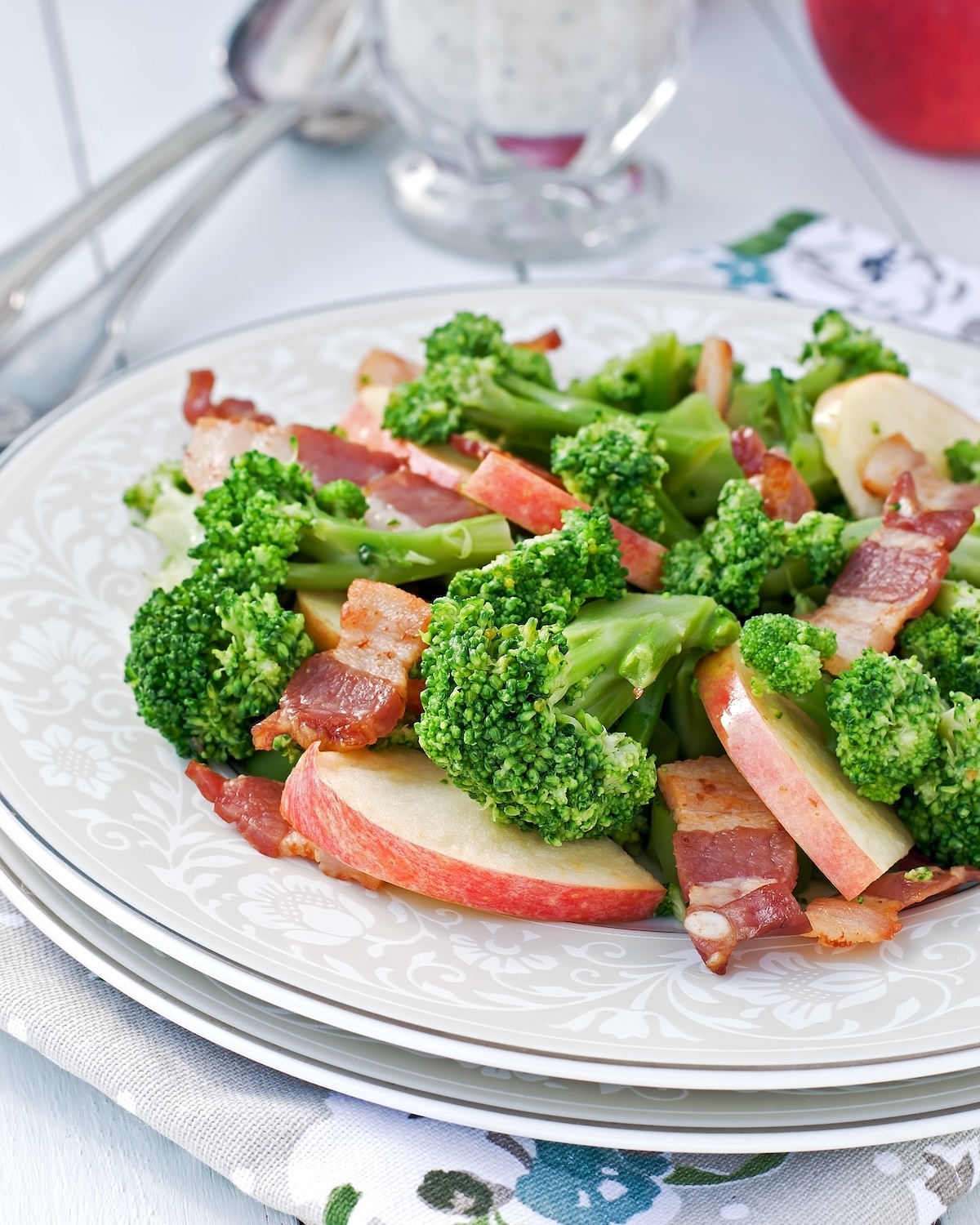 Brocolis lardons et pommes ©shutterstock