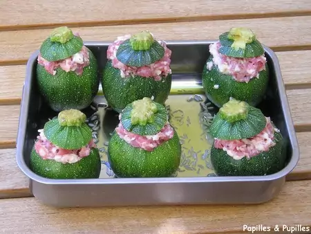 Courgettes farcies avant cuisson